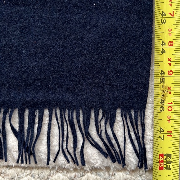 Pendleton 100% wool scarf, solid navy blue with fringe - Picture 10 of 16